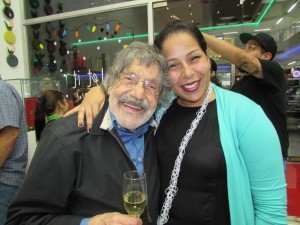 Carlos Cruz-Diez y su nieta Marión | Foto: Aydana Ruiz