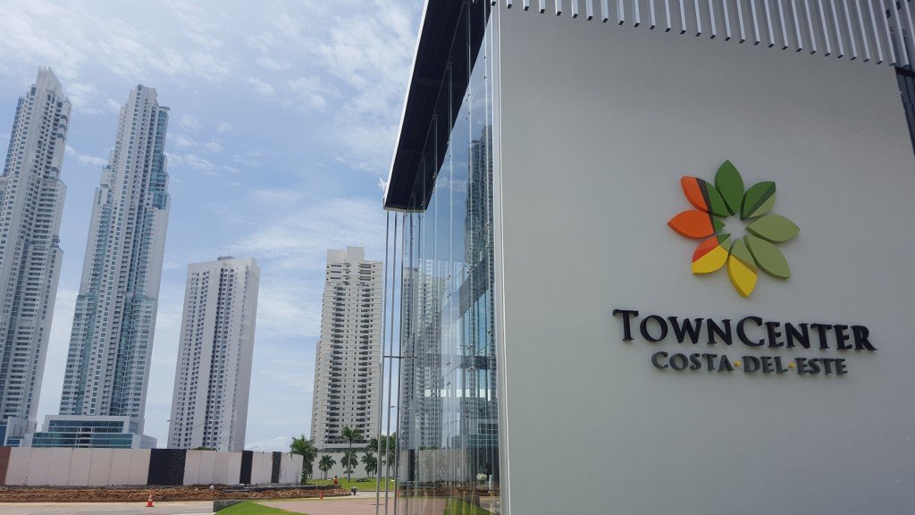 Las nuevas oficinas de ventas de Empresas Bern están ubicadas frente al mall en construcción Town Center.