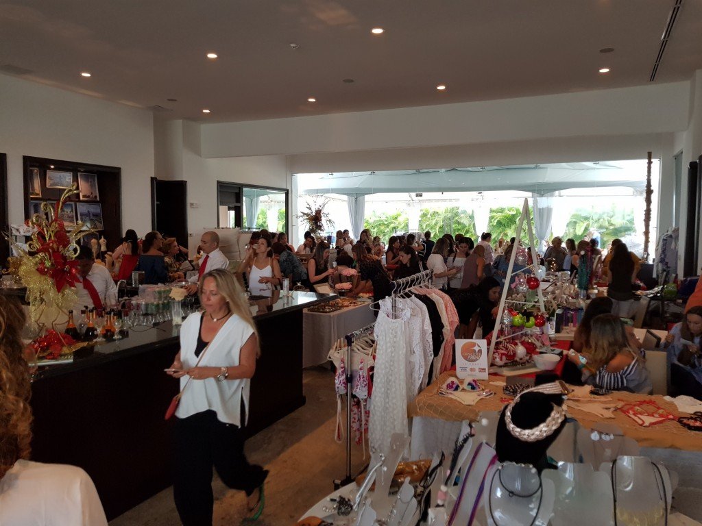 Como siempre, sus organizadores cuidaron cada detalle, para garantizar el éxito del evento y ofrecer una tarde espectacular de compras a todos quienes pudieron adquirir en un solo lugar, todo tipo de obsequios para regalar en las venideras fiestas decembrinas.