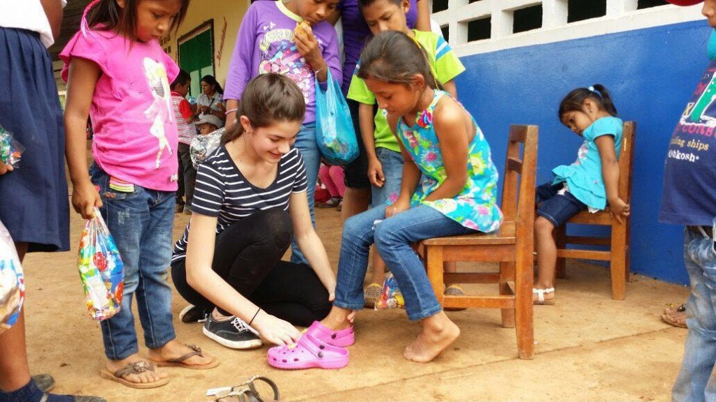 Muchos niños nunca habían estrenado un par de zapatos.