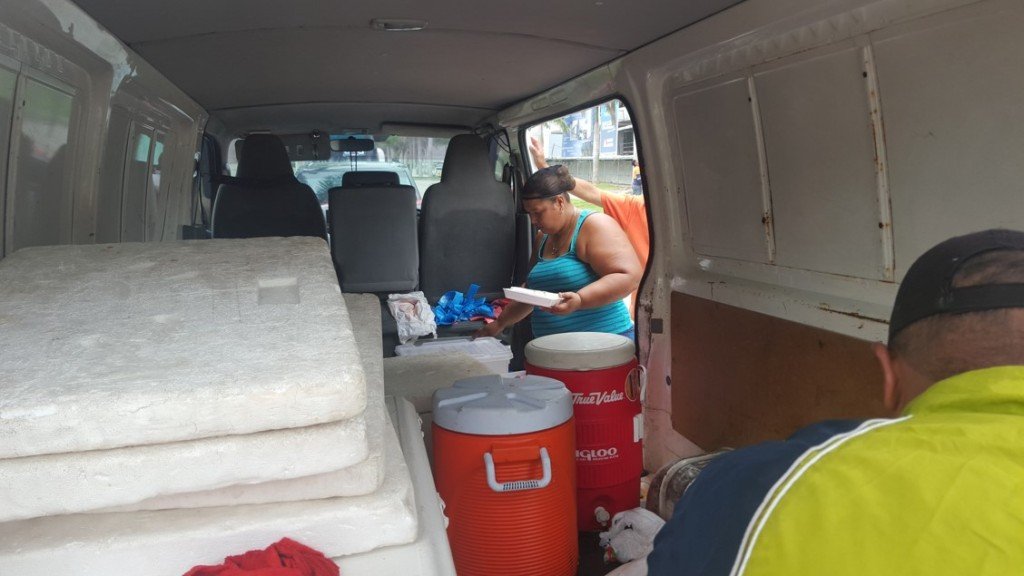 Adicional a las normativas municipales, la administración de CDE también trata de poner orden al exigir a los vendedores ambulantes que una vez que pase la hora de la comida, se retiren del lugar y dejen todo limpio | Foto: AR