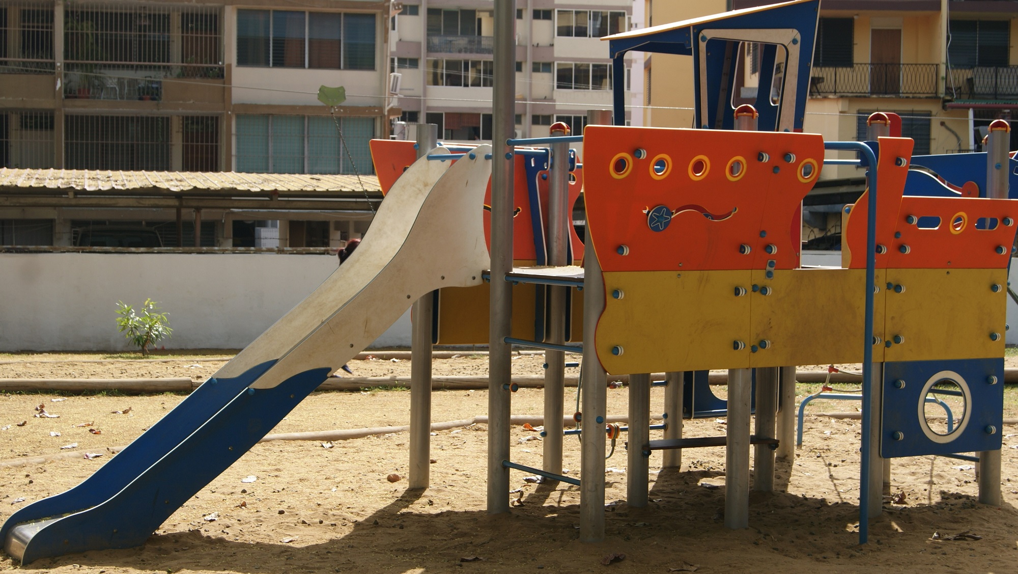 En el Andrés Bello hay dos áreas de parques infantiles, uno para niños muy pequeñitos.