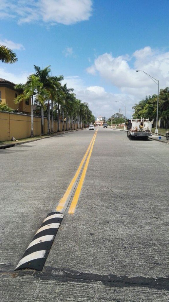Mil 700 dólares fue el costo de hacer la delimitación de carriles en la avenida San Agustín.