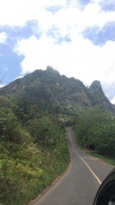 El acceso al Cerro Trinidad es cómodo, la vía te conduce a sus faldas y al lugar desde donde inicias la travesía.