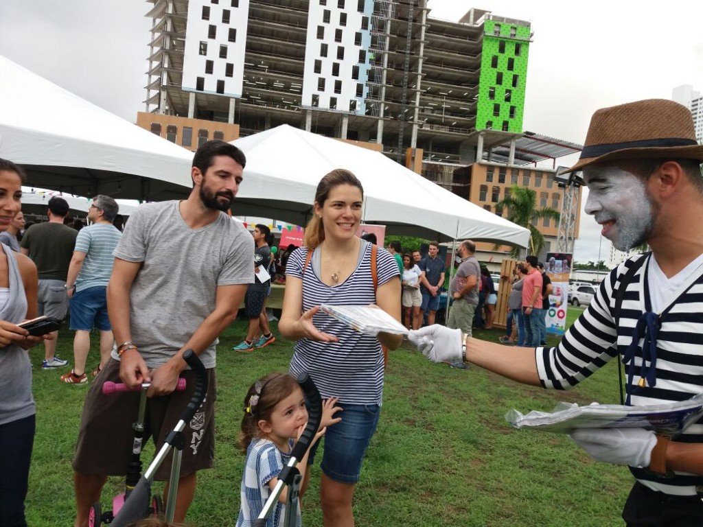 Nuestro personaje especial entreg贸 ejemplares a todos los visitantes | Foto: Andreina Rodr铆guez
