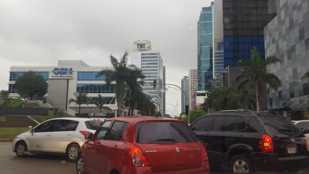 Este primer semáforo inteligente fue colocado en la intersección del Business Park, debido a la alta demanda vehicular que hay en el lugar.