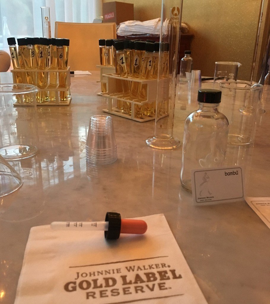 Cada mesa era un laboratorio para crear whisky escocés.