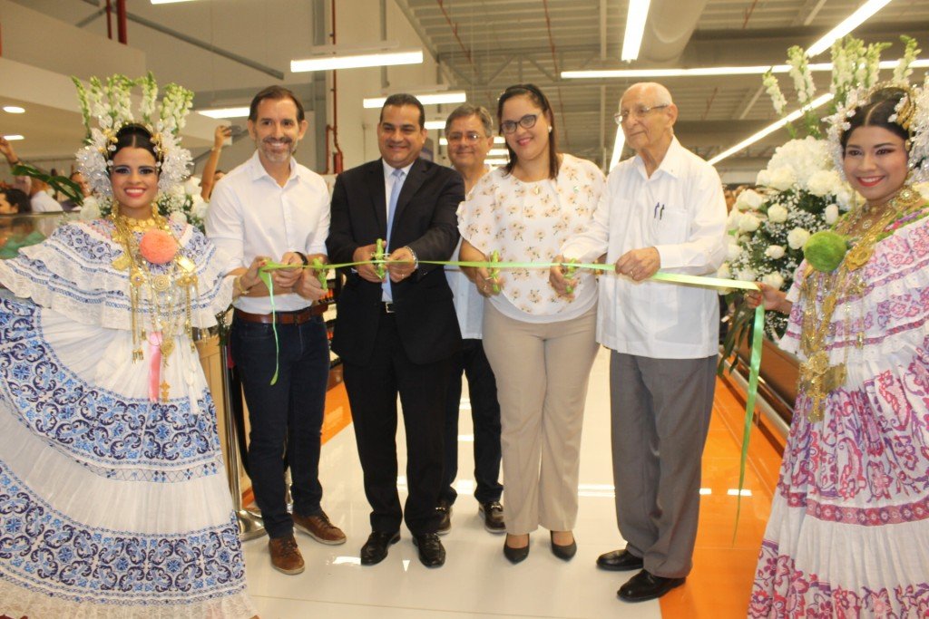 La inversión de Grupo Rey en esta nueva tienda ubicada en la avenida Centenario de Costa del Este, superó los 22 millones de dólares.