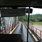 Puente sobre el Río Chagres es el único que conecta a Gamboa y dispone de un solo carril que funciona en doble vía