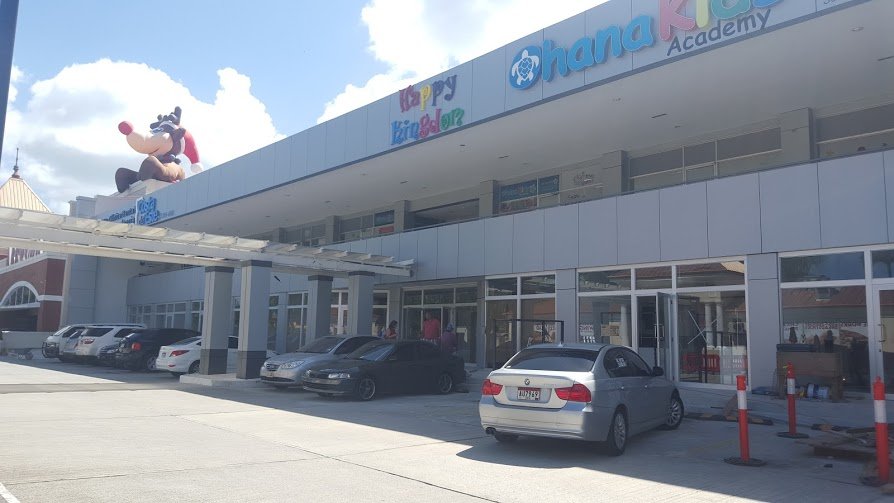 Luego de varios meses de remodelación, nuevamente abrieron sus puertas los comercios afectados.