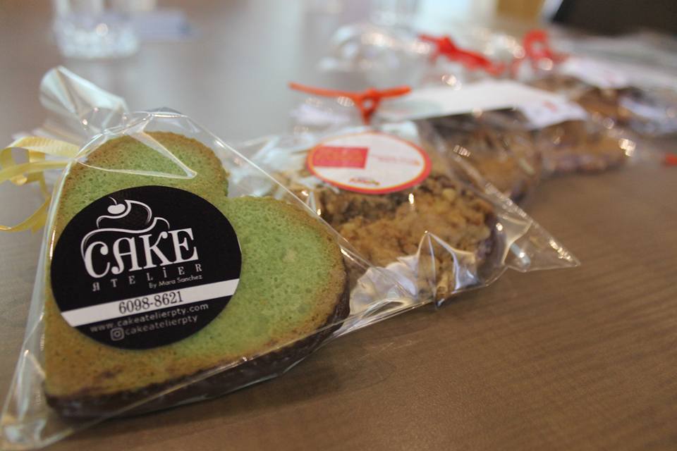 Cada chef está aliada con una fundación y una marca de lujo,. Sus galletas se venderán en las boutiques y en las entradas del mall de Riba Smith y Panafoto, hasta el 9 de julio.