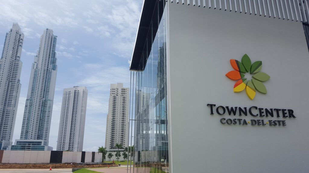 Las nuevas oficinas de ventas de Empresas Bern están ubicadas frente al mall en construcción Town Center. 