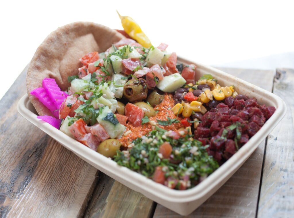 En falafill el menú está creado e base a ingredientes reales, apegados a la filosofía de la marca “No shortcuts. Real ingredients”.