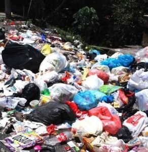 En Panamá se manejan 800 mil toneladas de basura anualmente, una 2 mil 300 toneladas al día.
