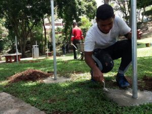 El parque para mascotas estará debidamente cercado hacia los espacios que colindan con la vía Italia.