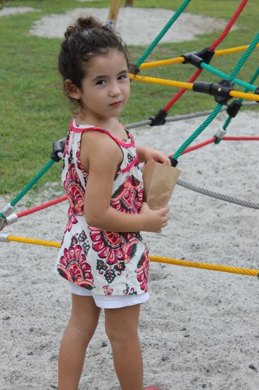 Los niños disfrutan las tardes, asistiendo al nuevo parque.