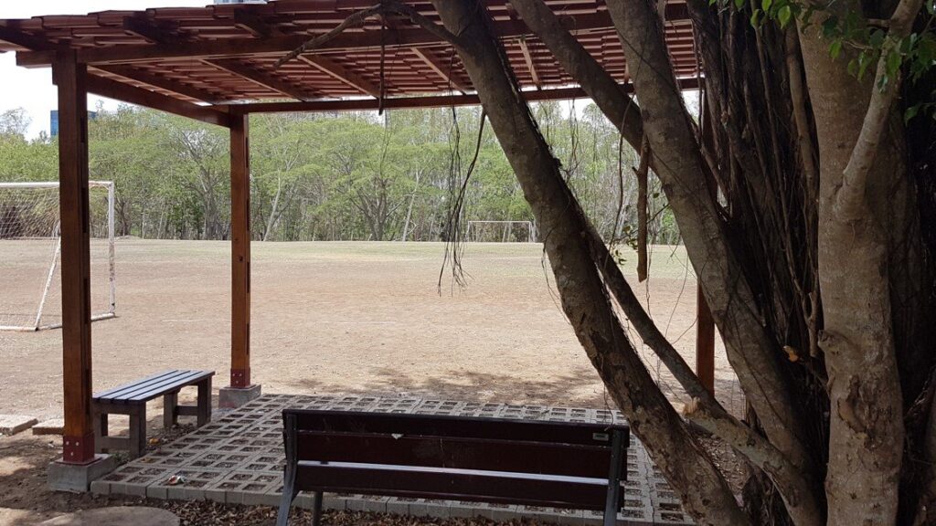 Los nuevos gazebos son utilizados por ahora, por las escuelas de futbol; pero no se descarta que más adelante se puedan realizar fiestas infantiles los fines de semana, bajo ciertas condiciones y previo acuerdo con Mantenimientos del Este |Foto: Olga Urbina