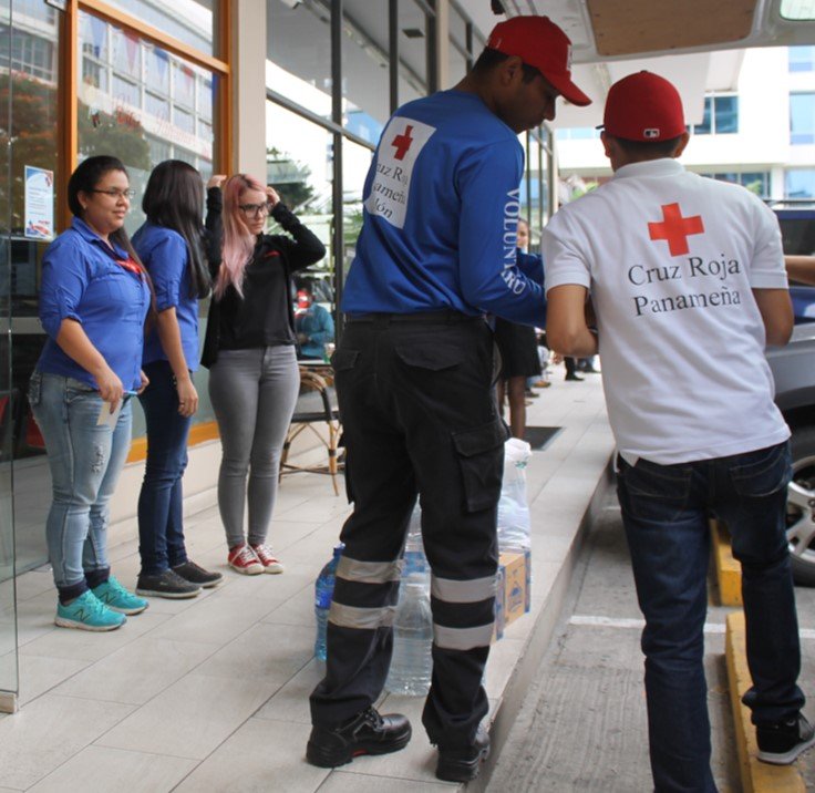 Agua, leche y productos no perecederos, fueron los principales aportes | Foto: Andreína Rodríguez