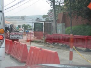 Vecinos desean que finalicen los trabajos del plan de mejoramiento vial.