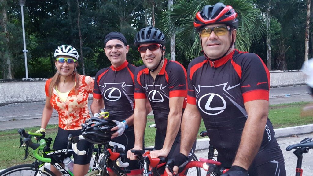 La ropa utilizada debe ser especial para este deporte.