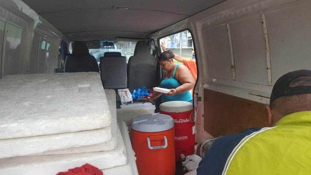 Adicional a las normativas municipales, la administración de CDE también trata de poner orden al exigir a los vendedores ambulantes que una vez que pase la hora de la comida, se retiren del lugar y dejen todo limpio | Foto: AR