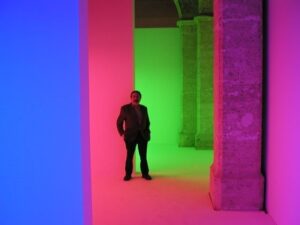 La Chromosaturation es un ambiente artificial compuesto por tres cámaras de color, una roja, una verde y otra azul | Foto: cortesía