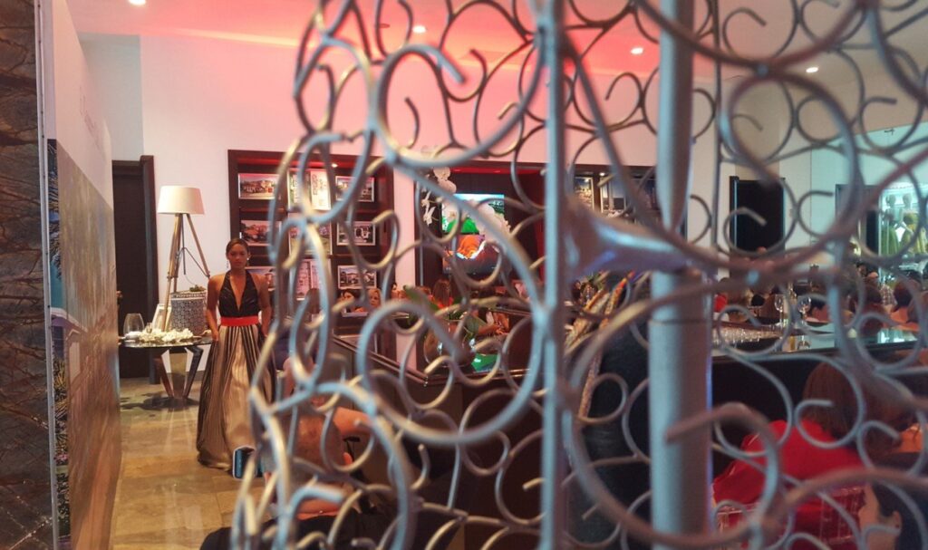 Mas de 20 modelos lucieron hermosos diseños en prendas de vestir, accesorios y joyería | Foto: AR