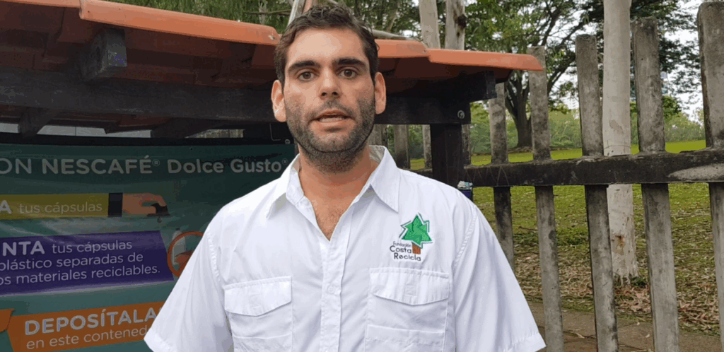 Lorenzo Valdés , Fundación Costa recicla. 