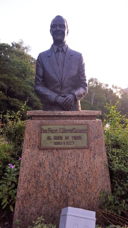 Monumento Felipe Motta, ubicado a la entrada del parque | Foto: AR