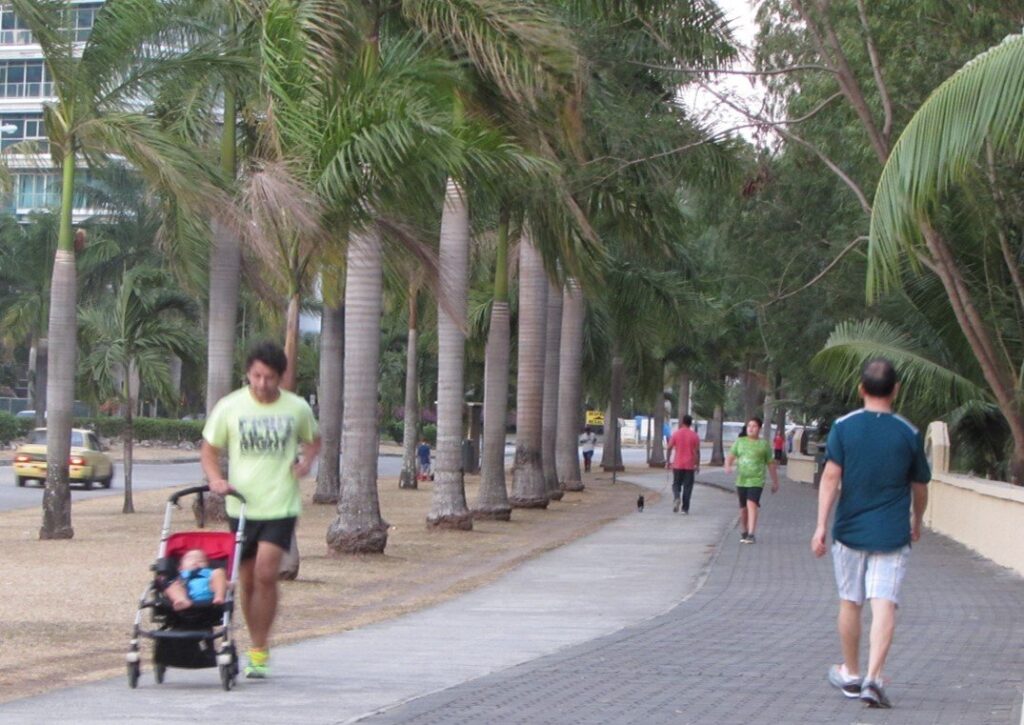 El malecón es uno de los sitios preferidos de los vecinos de CDE | Foto: AR