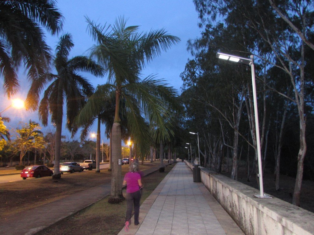 Se han colocado luminarias con sistema led solar | Foto: Aydana Ruiz