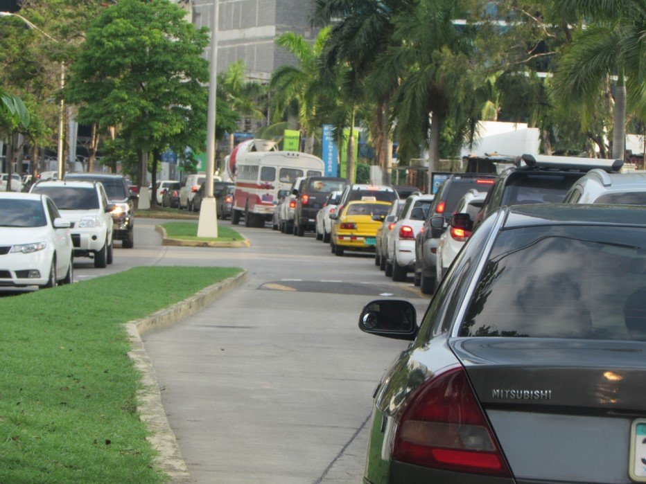 Este tranque se formaba antes de colocar el nuevo semáforo.