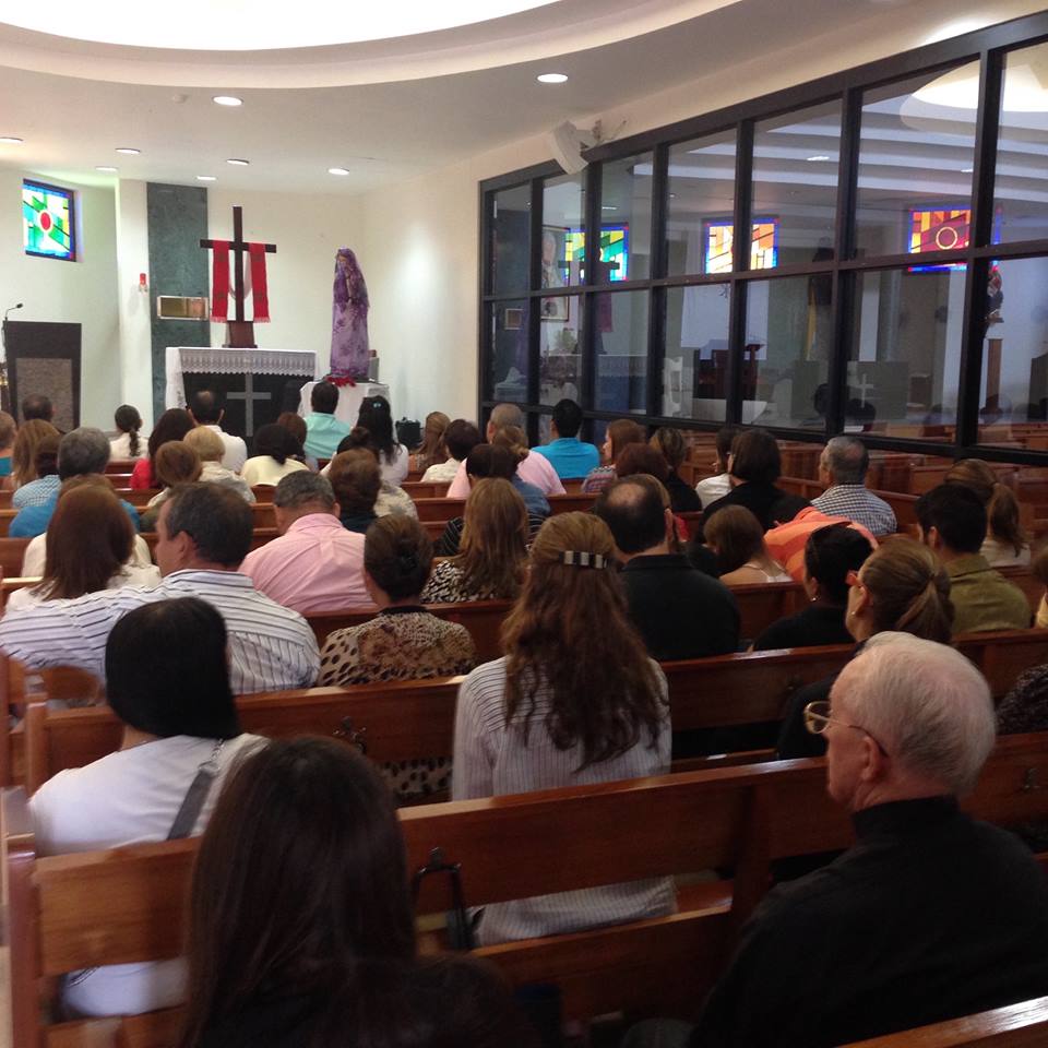 Los fieles se reunieron este sábado en la capilla del Santísimo | Foto: Miguel Angel Ciaurriz