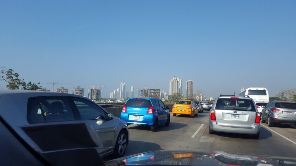 Salir por el acceso contiguo a Santa María también es complicado en las horas pico | Foto CDE News